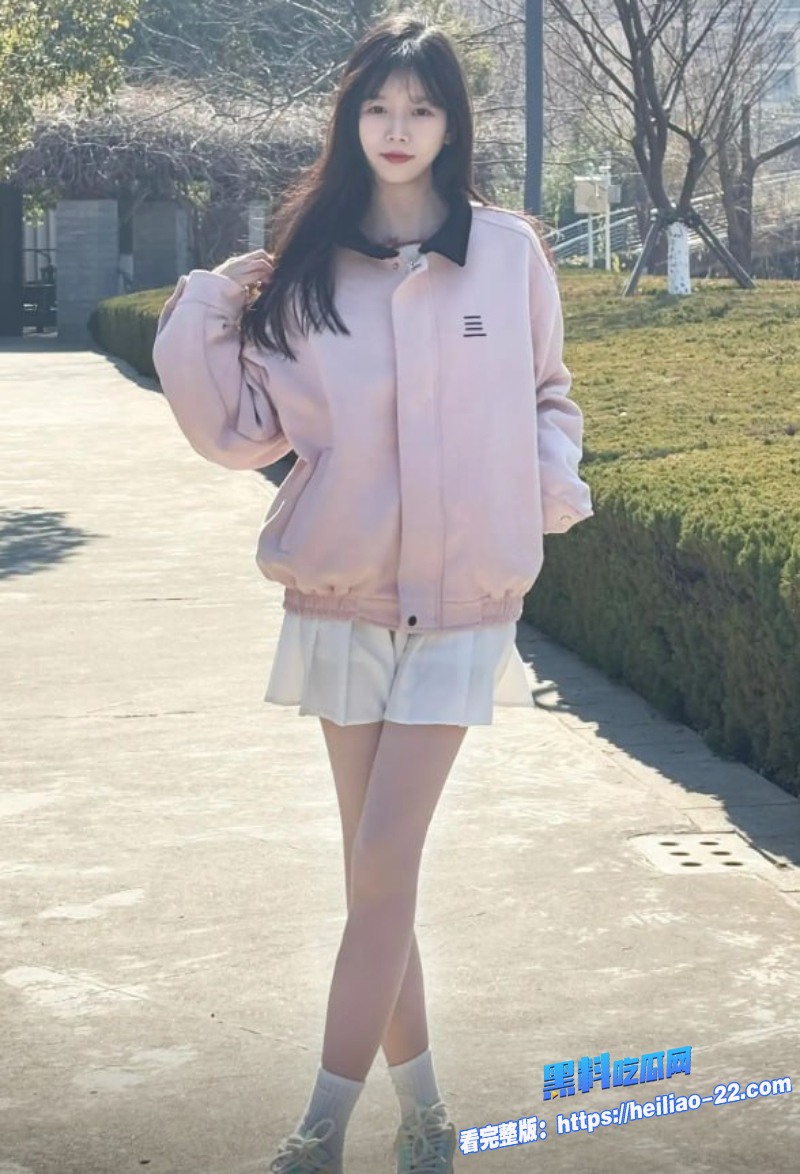 S型曲线极品女神和男友的私密直播视频意外流出戴眼镜的清纯妹子瞬间变骚浪尤物 1 S型曲线极品女神和男友的私密直播视频意外流出戴眼镜的清纯妹子瞬间变骚浪尤物 1