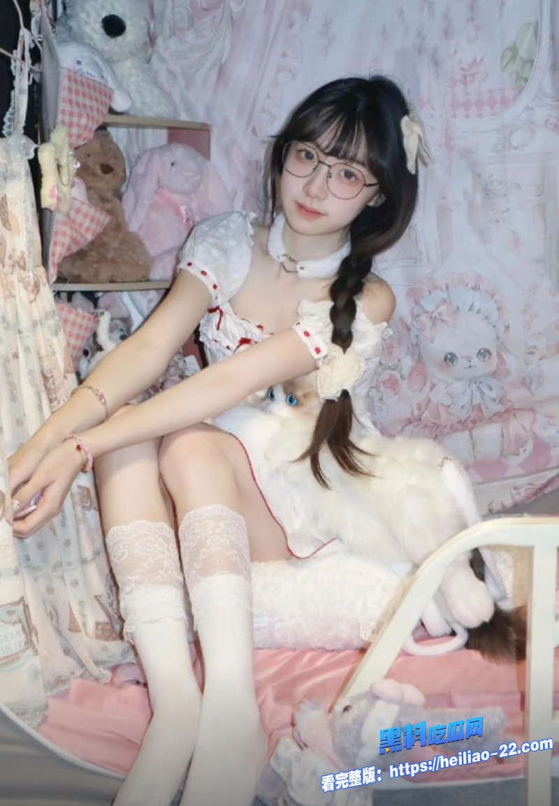 S型曲线极品女神和男友的私密直播视频意外流出戴眼镜的清纯妹子瞬间变骚浪尤物 5 S型曲线极品女神和男友的私密直播视频意外流出戴眼镜的清纯妹子瞬间变骚浪尤物 5