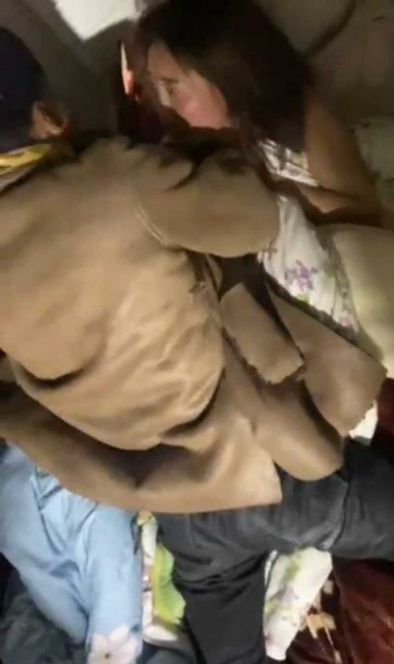 藏族老公当场捉奸妻子婚内出轨被堵现行3
