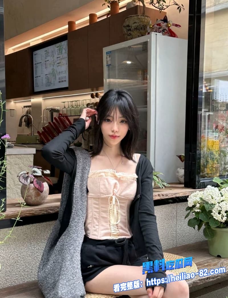 杭州师范李莉娅不雅视频泄密M属性爆棚跪地深喉吞巨根小湿妹骚到爆表1 杭州师范李莉娅不雅视频泄密M属性爆棚跪地深喉吞巨根小湿妹骚到爆表1