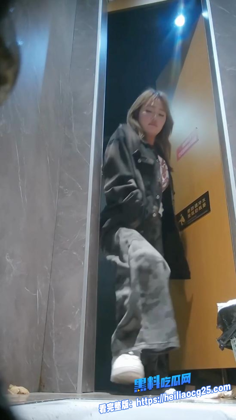 酒吧女厕偷拍1 酒吧女厕偷拍1