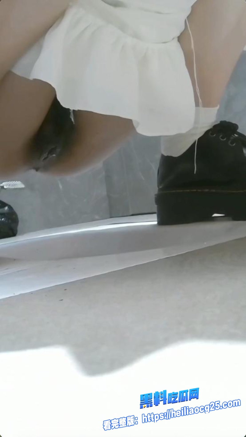 酒吧女厕偷拍7 酒吧女厕偷拍7