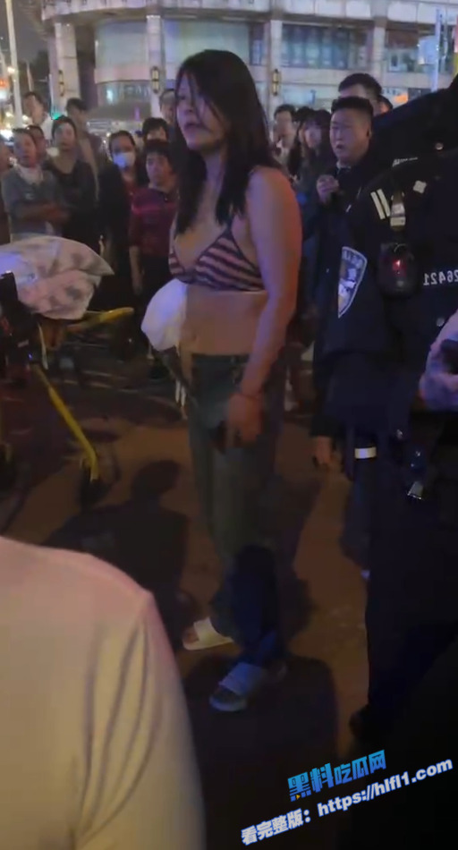 捉奸现场!广州荔湾区 小三挑衅原配然后被打到脱衣 围观群众开心吃瓜!3 捉奸现场!广州荔湾区 小三挑衅原配然后被打到脱衣 围观群众开心吃瓜!3