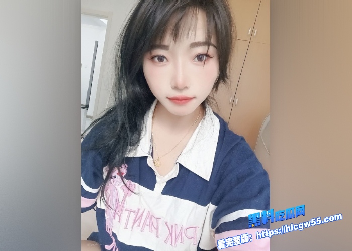 超高颜值学生妹 分手后被前男友曝光大量生活照和不雅视频 戴上眼镜化身淫荡母狗 疯狂舔舐肉棒 十分反差！ 8