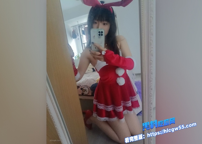 超高颜值学生妹 分手后被前男友曝光大量生活照和不雅视频 戴上眼镜化身淫荡母狗 疯狂舔舐肉棒 十分反差！ 7