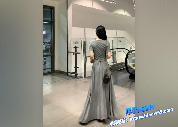 超高颜值学生妹 分手后被前男友曝光大量生活照和不雅视频 戴上眼镜化身淫荡母狗 疯狂舔舐肉棒 十分反差！ 5