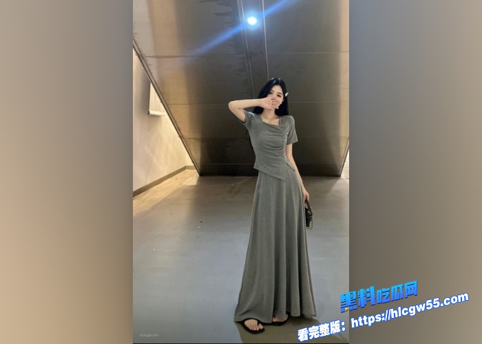超高颜值学生妹 分手后被前男友曝光大量生活照和不雅视频 戴上眼镜化身淫荡母狗 疯狂舔舐肉棒 十分反差！ 6