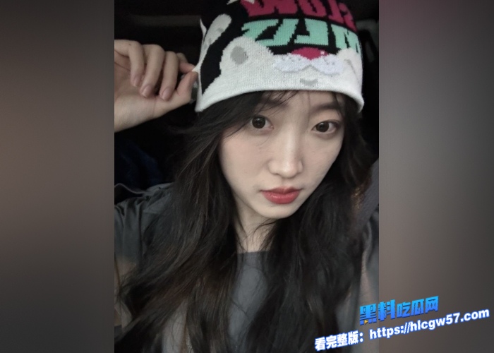 高颜值学生妹 化身精神小妹  大尺度自拍和金主做爱视频被曝光 主动乘骑榨精 被后入爆操骚逼 6