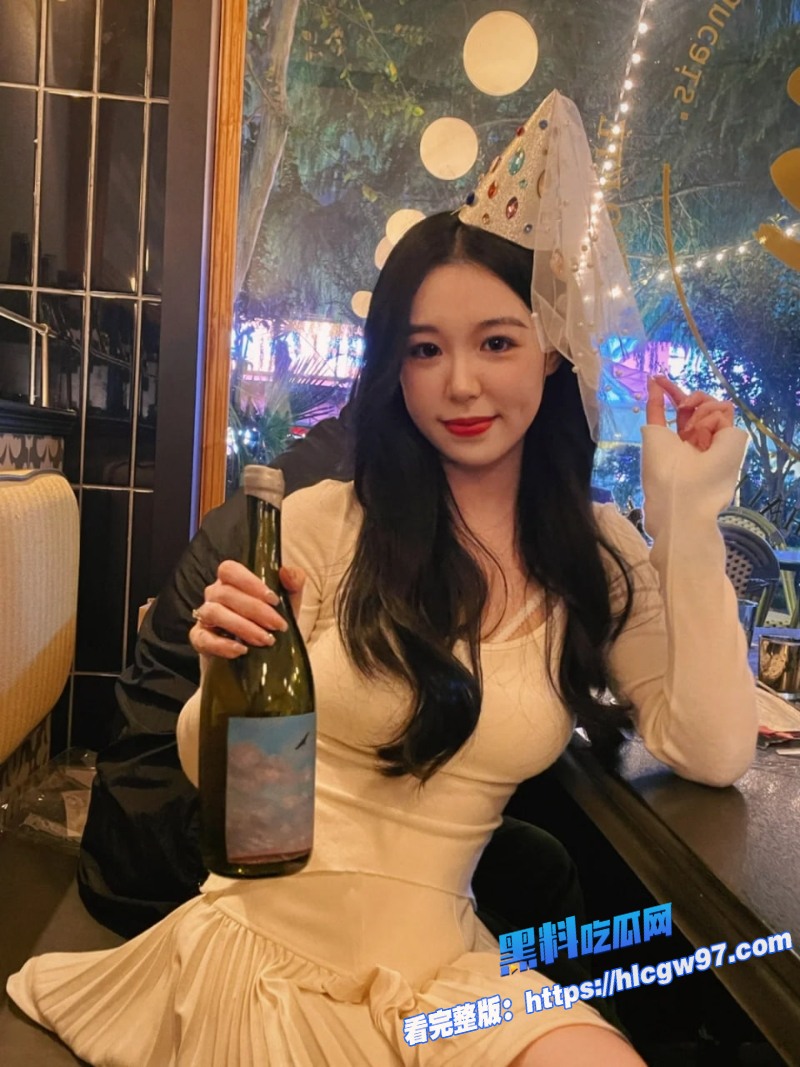 清纯的小妹妹刚满18想上网直接带她开电竞房结果游戏还没开始3