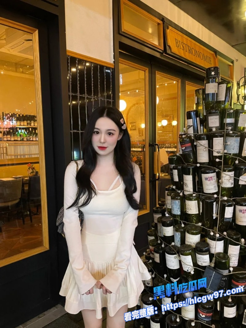 清纯的小妹妹刚满18想上网直接带她开电竞房结果游戏还没开始5