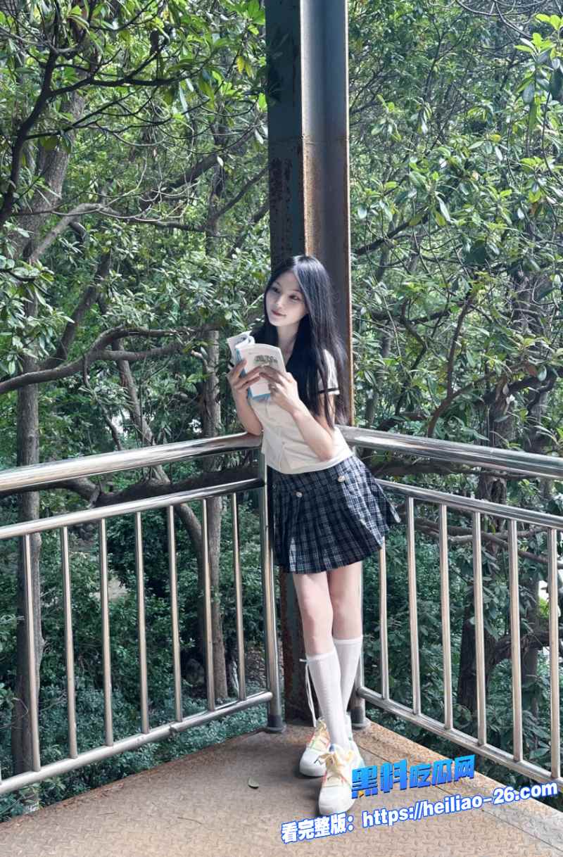 海角乱伦酒店落地窗前激情后入姐姐她贴着玻璃喘息着说就想让对面大楼和路上的行人都看到我们这样1