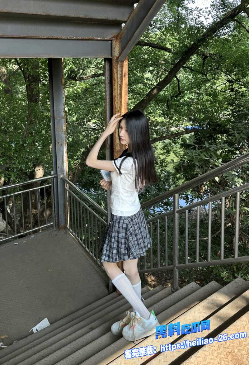 海角乱伦酒店落地窗前激情后入姐姐她贴着玻璃喘息着说就想让对面大楼和路上的行人都看到我们这样2
