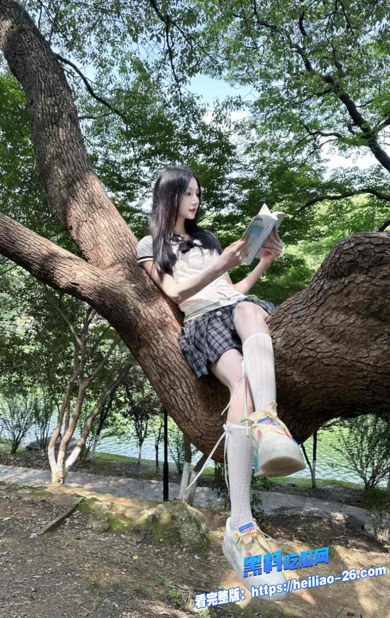 海角乱伦酒店落地窗前激情后入姐姐她贴着玻璃喘息着说就想让对面大楼和路上的行人都看到我们这样4