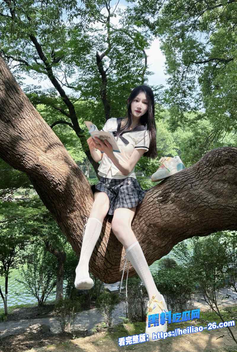 海角乱伦酒店落地窗前激情后入姐姐她贴着玻璃喘息着说就想让对面大楼和路上的行人都看到我们这样5