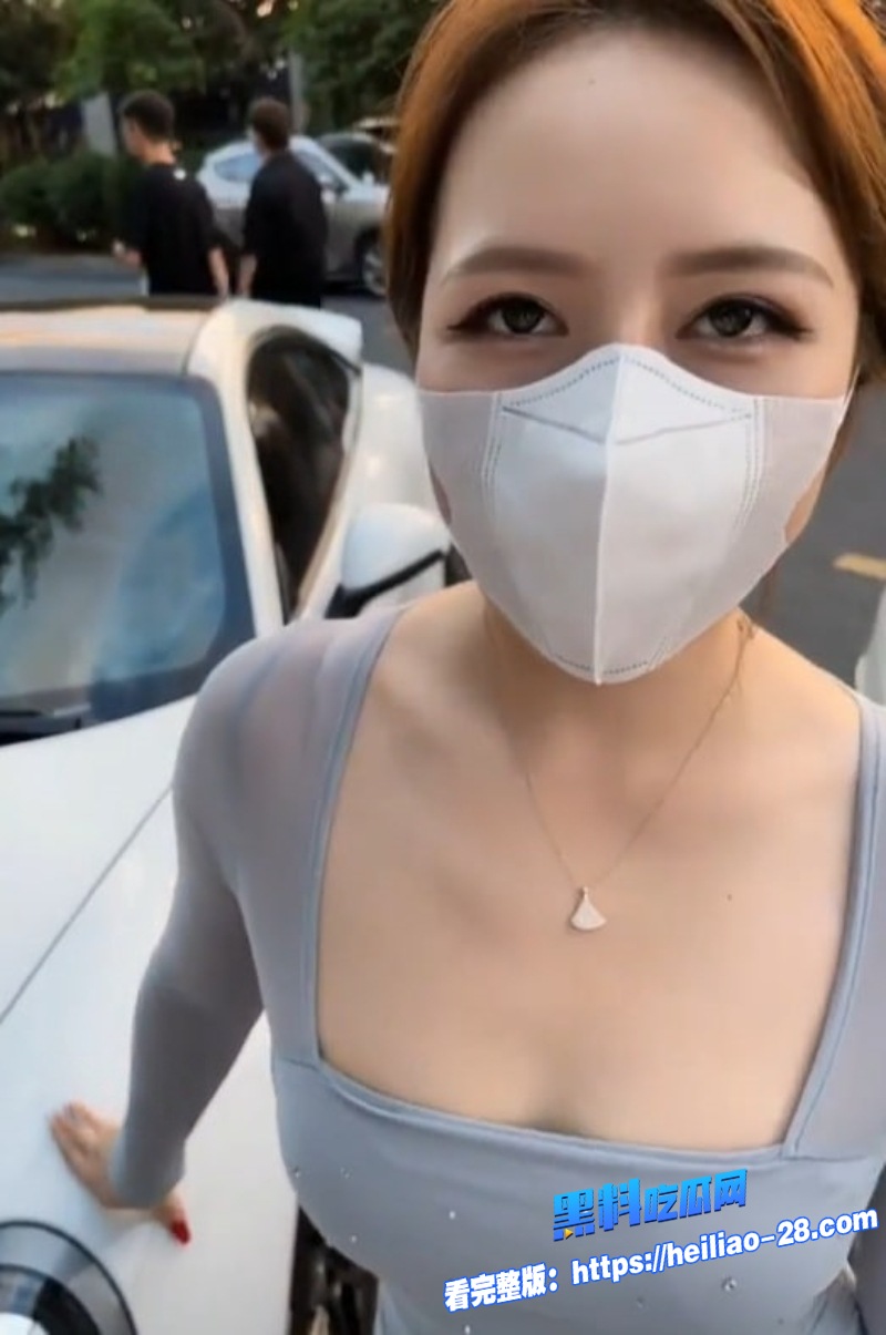 巨乳淫妻约炮金主视频曝光肥臀少妇穿紧身黑丝包臀裙被金主保时捷车里揉大白奶又带回酒店镜前爆操1 巨乳淫妻约炮金主视频曝光肥臀少妇穿紧身黑丝包臀裙被金主保时捷车里揉大白奶又带回酒店镜前爆操1