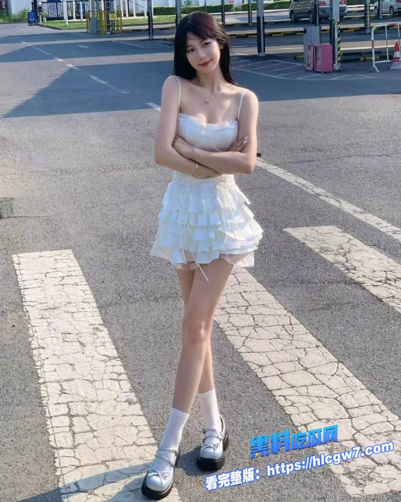 高颜值美女偷情炮友视频主动骑乘狂扭被操嗷嗷叫吞精求欢全程高能3