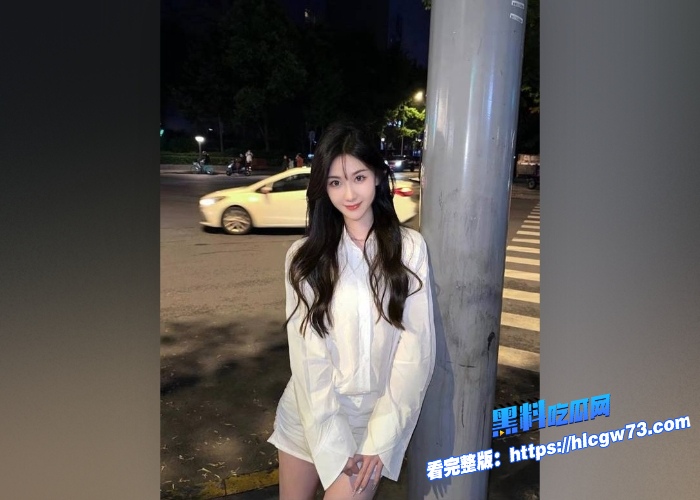 海角乱伦表姐在房间玩手机想摸表姐巨乳但是一直拒绝结果还是被我按在床上暴操内射喊的好爽超大声 图5