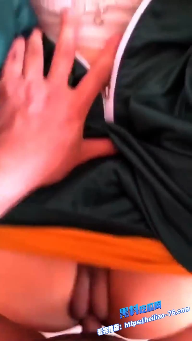 上海大学双马尾校花依云私密性爱视频流出黑丝旗袍校服下被男友操到高潮喷水6