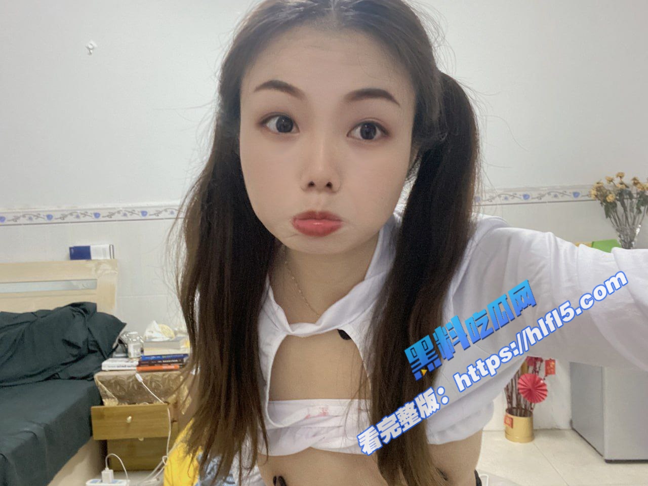 上海黄浦大学母狗淫荡的叫声 真的极其反差太骚了 没想到欲望这么大!2