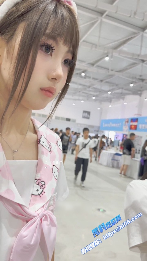 街头抄底偷拍！抄底大神商场偷拍JK制服小萝莉 白色内裤直击眼球！1