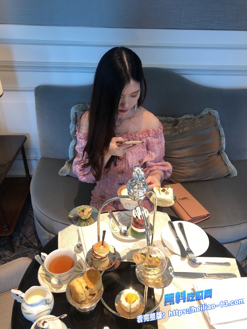 推特女神空姐霏霏与金主酒店开房视频被泄密 2