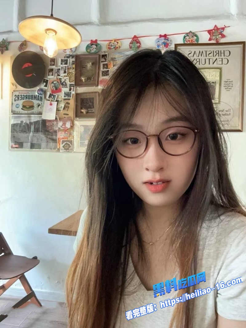 清纯眼镜小姐姐王晓晓甜美反差婊被男友深喉口爆狠操狂插1