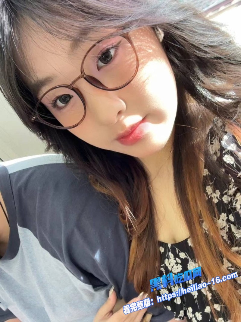 清纯眼镜小姐姐王晓晓甜美反差婊被男友深喉口爆狠操狂插2