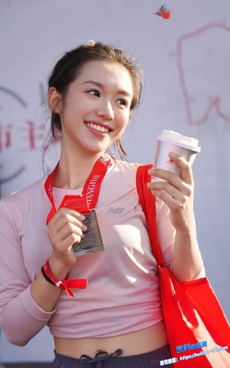 上海理工大学清纯女大王玥涵乖乖女被渣男调教成反差母狗无毛骚逼白嫩娇躯被无套狂操 3