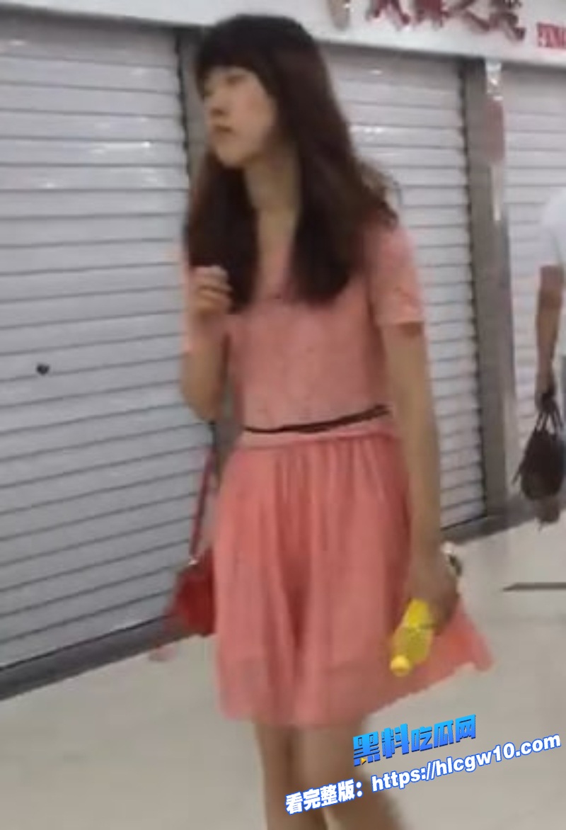 有变态出没请注意达叔街射狂魔再出击电梯秒射眼镜短发黑裙少妇 1