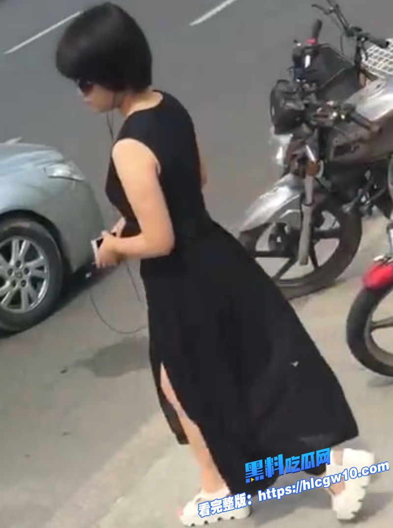 有变态出没请注意达叔街射狂魔再出击电梯秒射眼镜短发黑裙少妇 7