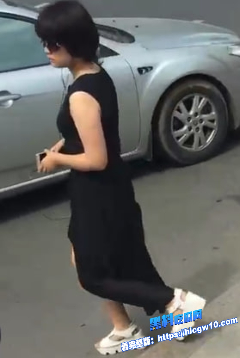 有变态出没请注意达叔街射狂魔再出击电梯秒射眼镜短发黑裙少妇 8