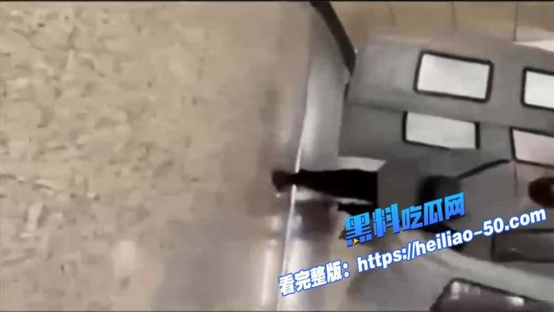 极限挑战沈阳地铁呲尿哥横空出世见妹子就当场尿裤子还帮擦街射偷拍全曝光 7 极限挑战沈阳地铁呲尿哥横空出世见妹子就当场尿裤子还帮擦街射偷拍全曝光 7