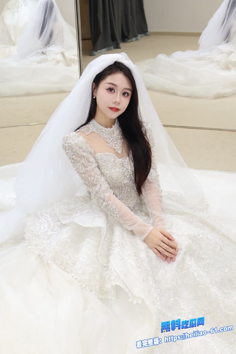 真实兄妹乱伦妹妹假扮哥哥新娘身穿性感婚纱跪地口交随后遭巨屌疯狂打桩这对兄妹也太会玩了5 真实兄妹乱伦妹妹假扮哥哥新娘身穿性感婚纱跪地口交随后遭巨屌疯狂打桩这对兄妹也太会玩了5