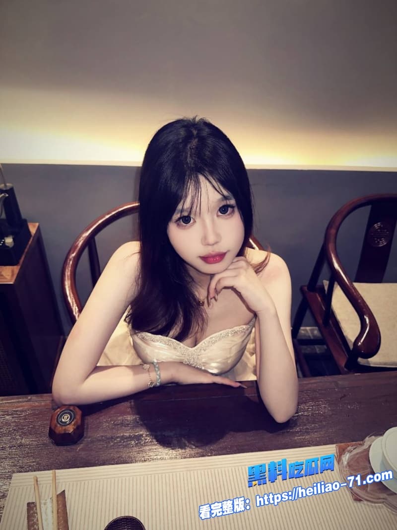 海角姐弟乱伦黑丝亲姐深夜勾引大学弟弟口交后狂骑大鸡巴精液内射满逼2 海角姐弟乱伦黑丝亲姐深夜勾引大学弟弟口交后狂骑大鸡巴精液内射满逼2