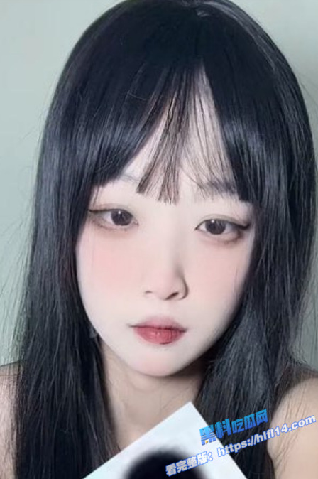 极品颜值大学生COS各种制服，用水晶鸡巴抽插自己的屁眼和骚穴,求这哥哥操她2