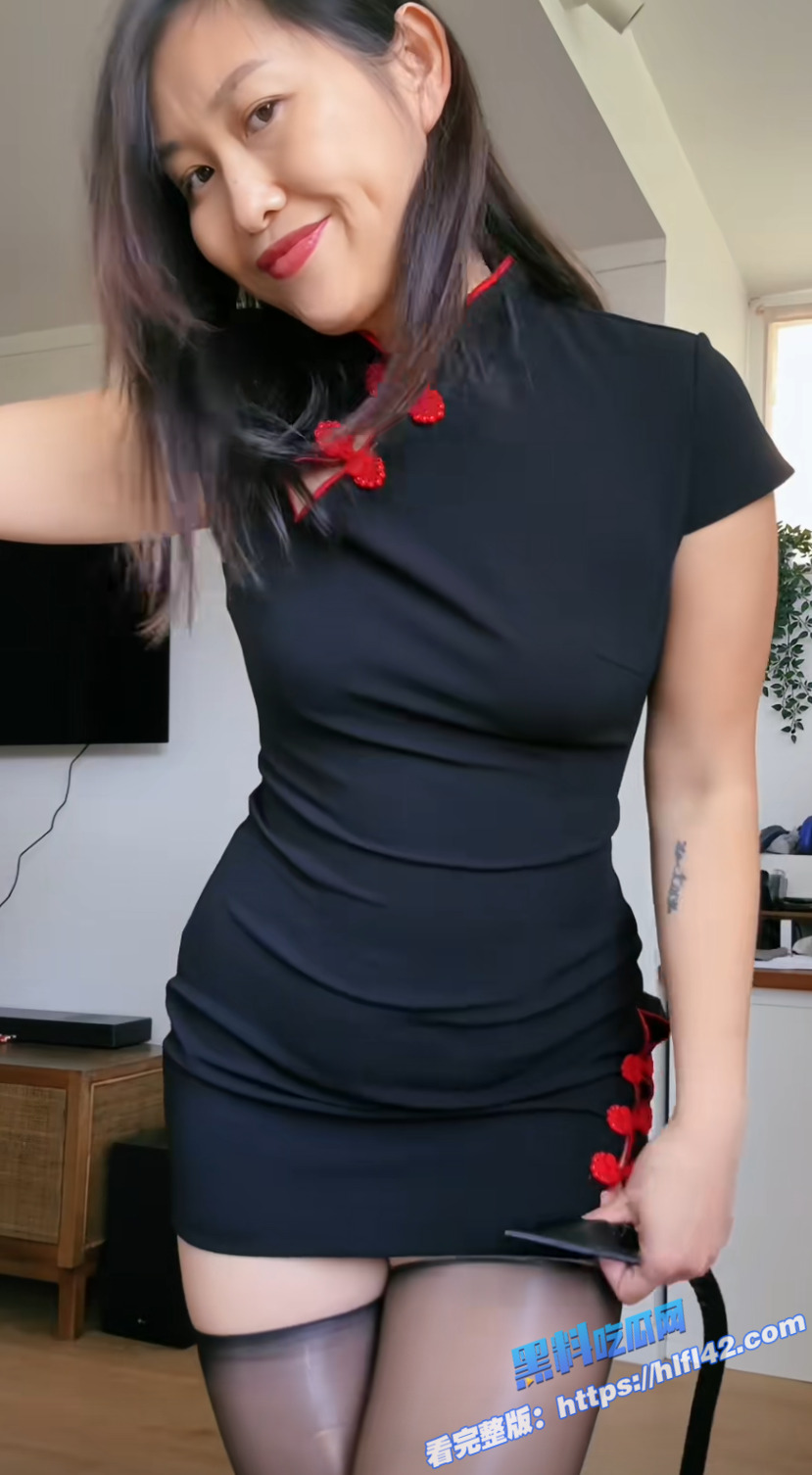 抖音网红 lulu999 号称精液收集者 穿着黑丝情趣内衣 在床上发骚自慰 妥妥的骚母狗4 抖音网红 lulu999 号称精液收集者 穿着黑丝情趣内衣 在床上发骚自慰 妥妥的骚母狗4