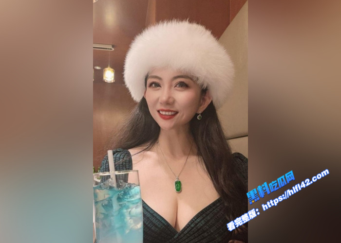 极品身材美艳少妇 和情人约炮吃鸡 不雅视频被曝光 骚母狗在床上被爆操 淫叫不断1 极品身材美艳少妇 和情人约炮吃鸡 不雅视频被曝光 骚母狗在床上被爆操 淫叫不断1
