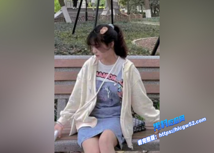 湖南大学白嫩萝莉女大学生 孙奥奥 被富哥包养 美臀粉穴侧方位后入 不玩无套内射 都对不住这小粉穴2