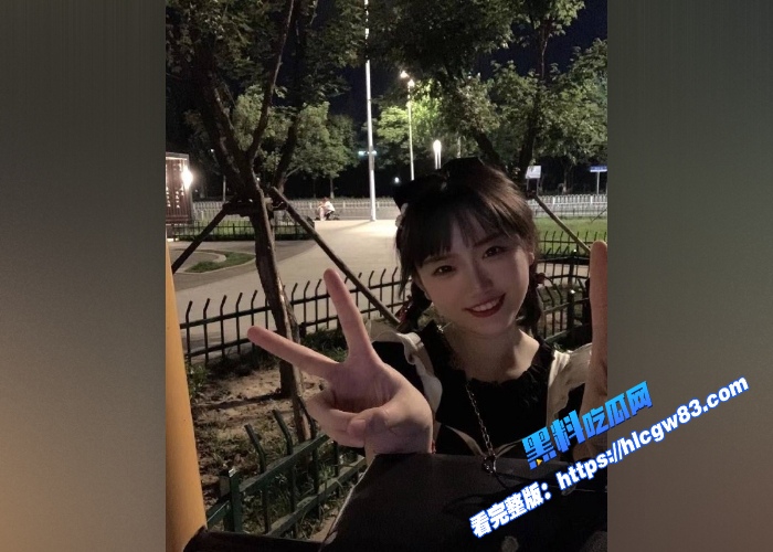 坐标徐州当地微信生活群曝光一个双马尾女大嫩妹！3