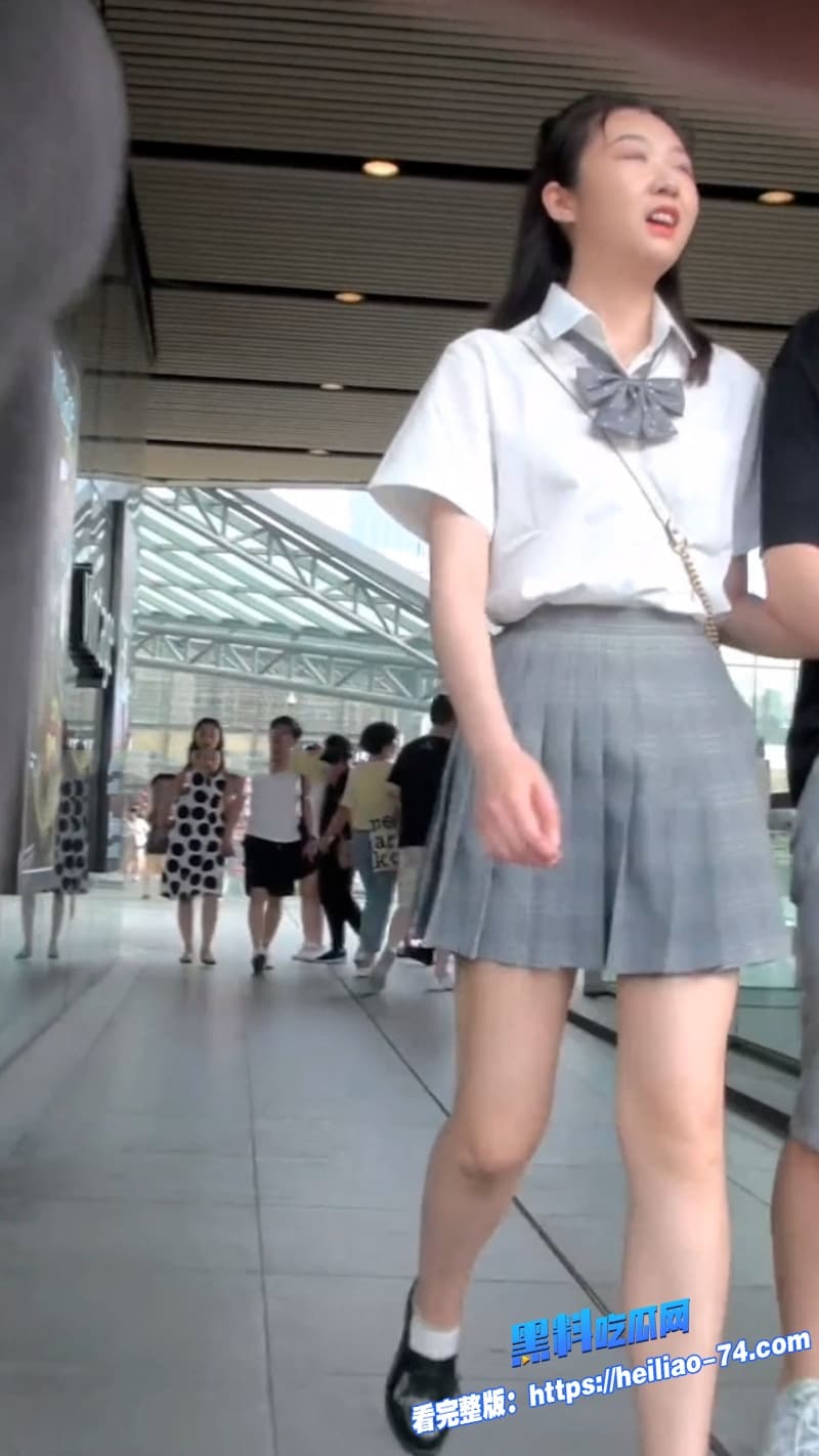 商场偷拍系列民间大神商场偷拍多位美少女裙底全程高清非常火辣1