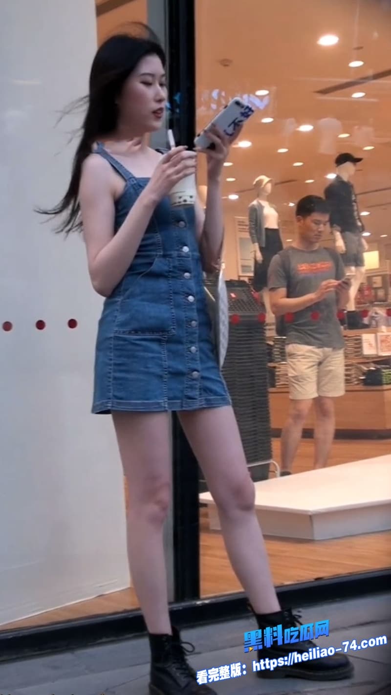 商场偷拍系列民间大神商场偷拍多位美少女裙底全程高清非常火辣5