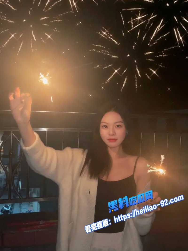 姐弟乱伦趁母不在厕所暗度陈仓姐姐惨遭疯狂后入蹂躏各种姿势都被干到腿软3 姐弟乱伦趁母不在厕所暗度陈仓姐姐惨遭疯狂后入蹂躏各种姿势都被干到腿软3
