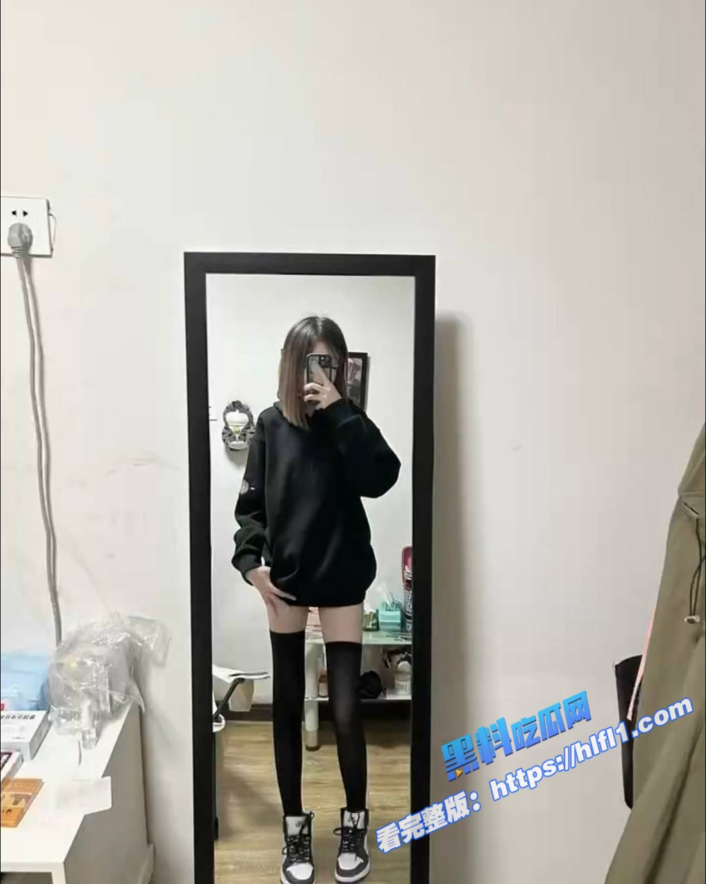 长春反差小母狗 天天给发照片和视频 揉奶舔唇勾引 等一个大屌来抽插她的骚穴！3