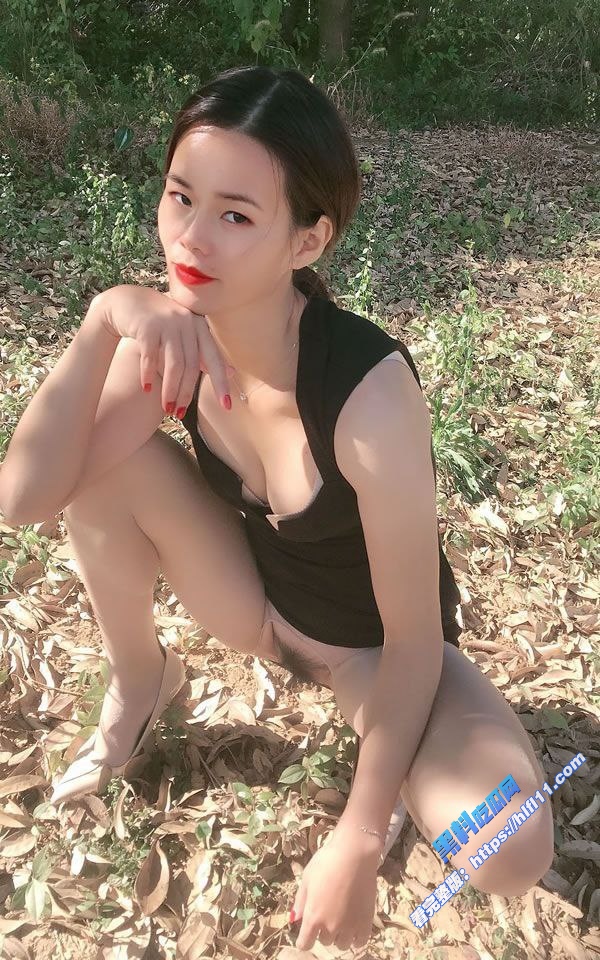 越南少妇美女 性感黑丝大长腿 被大肉棒无套后入 干的娇喘连连！7