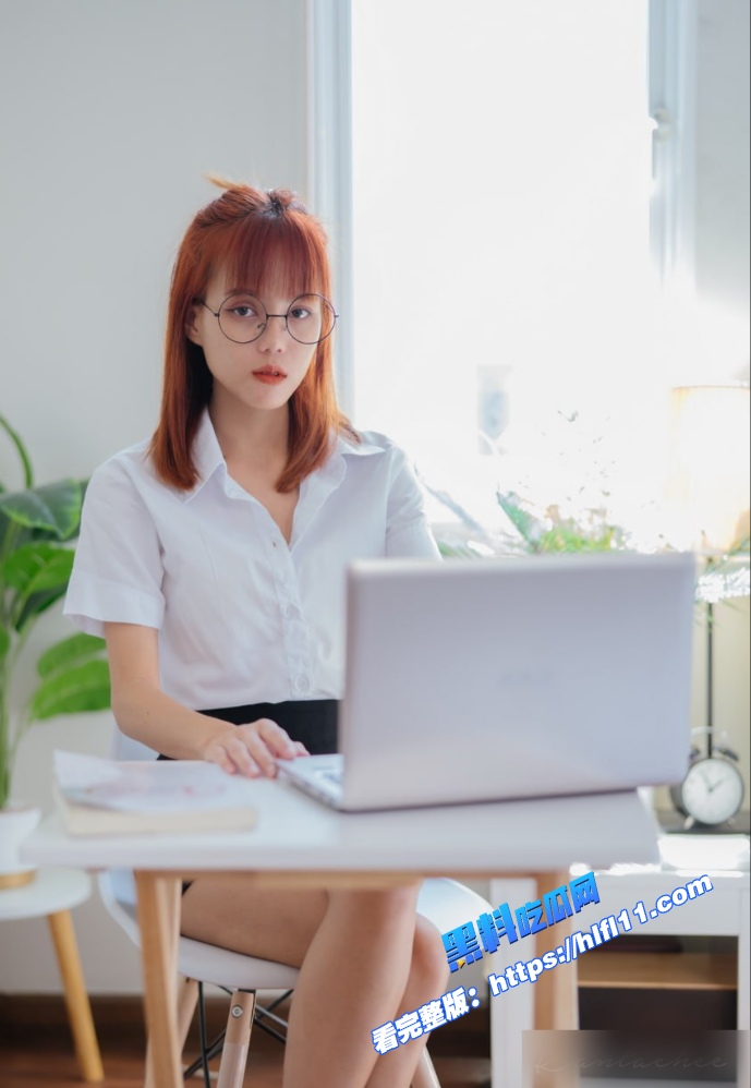 onlyfans泰国福利姬 Kantaehee 会员高价定制福利流出 镜头前脱光衣服展现完美酮体！ 图1