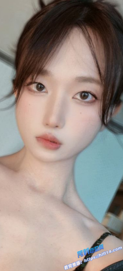 浙江某音乐学院高颜值女大学生，穿蕾丝情趣内衣自慰来取悦金主，事后被金主曝光1