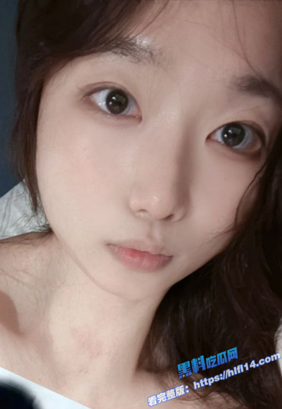 浙江某音乐学院高颜值女大学生，穿蕾丝情趣内衣自慰来取悦金主，事后被金主曝光2