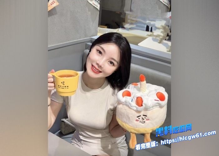 广西梧州已婚人妻罗露珠出轨偷情视频曝光跪地露脸舔吸大鸡吧情趣黑丝渔网内衣被疯狂后入操的嗷嗷叫 图1 广西梧州已婚人妻罗露珠出轨偷情视频曝光跪地露脸舔吸大鸡吧情趣黑丝渔网内衣被疯狂后入操的嗷嗷叫 图1