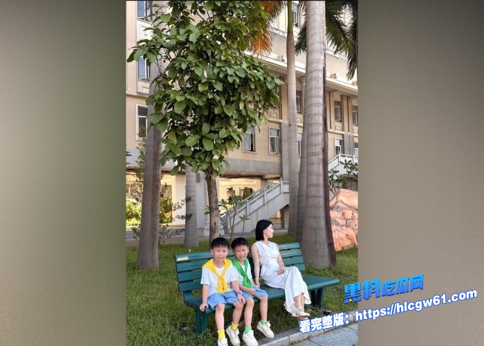 广西梧州已婚人妻罗露珠出轨偷情视频曝光跪地露脸舔吸大鸡吧情趣黑丝渔网内衣被疯狂后入操的嗷嗷叫 图4 广西梧州已婚人妻罗露珠出轨偷情视频曝光跪地露脸舔吸大鸡吧情趣黑丝渔网内衣被疯狂后入操的嗷嗷叫 图4