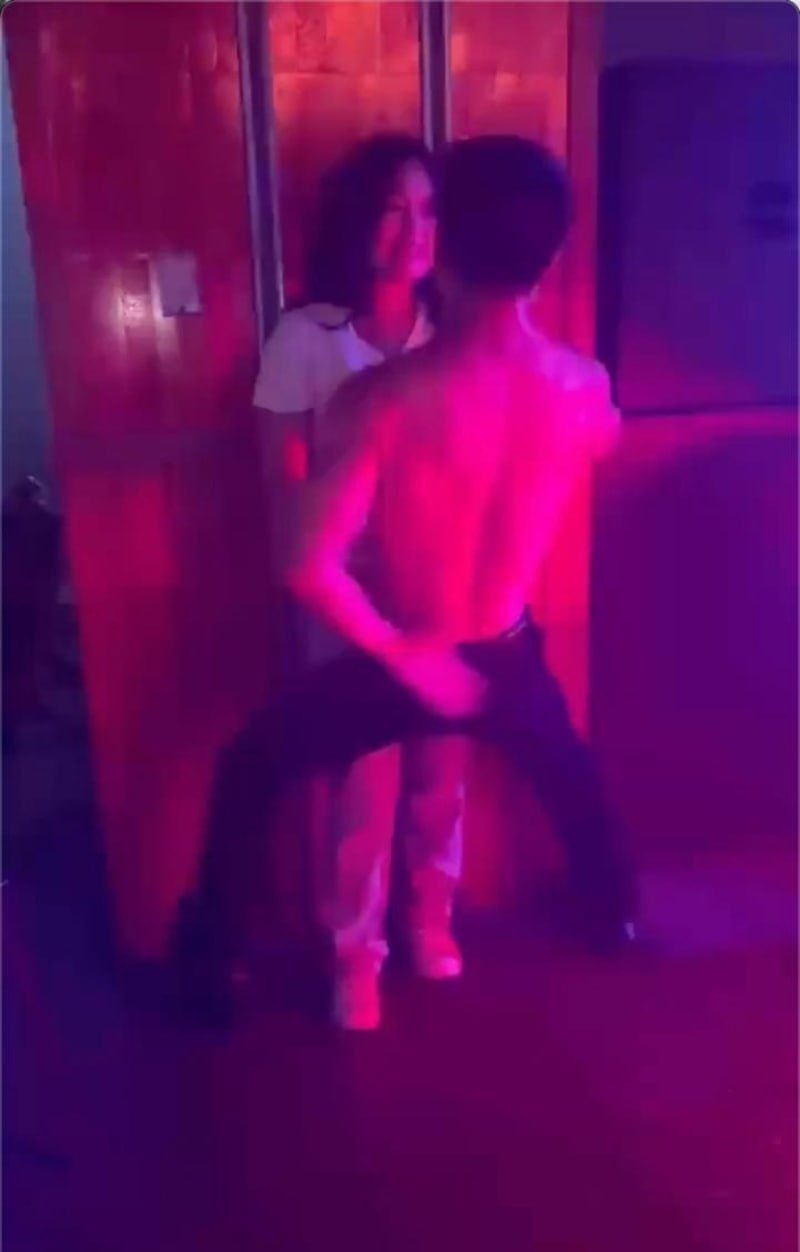 喜剧演员宋晓峰女儿宋之馨被闺蜜实锤找鸭 4